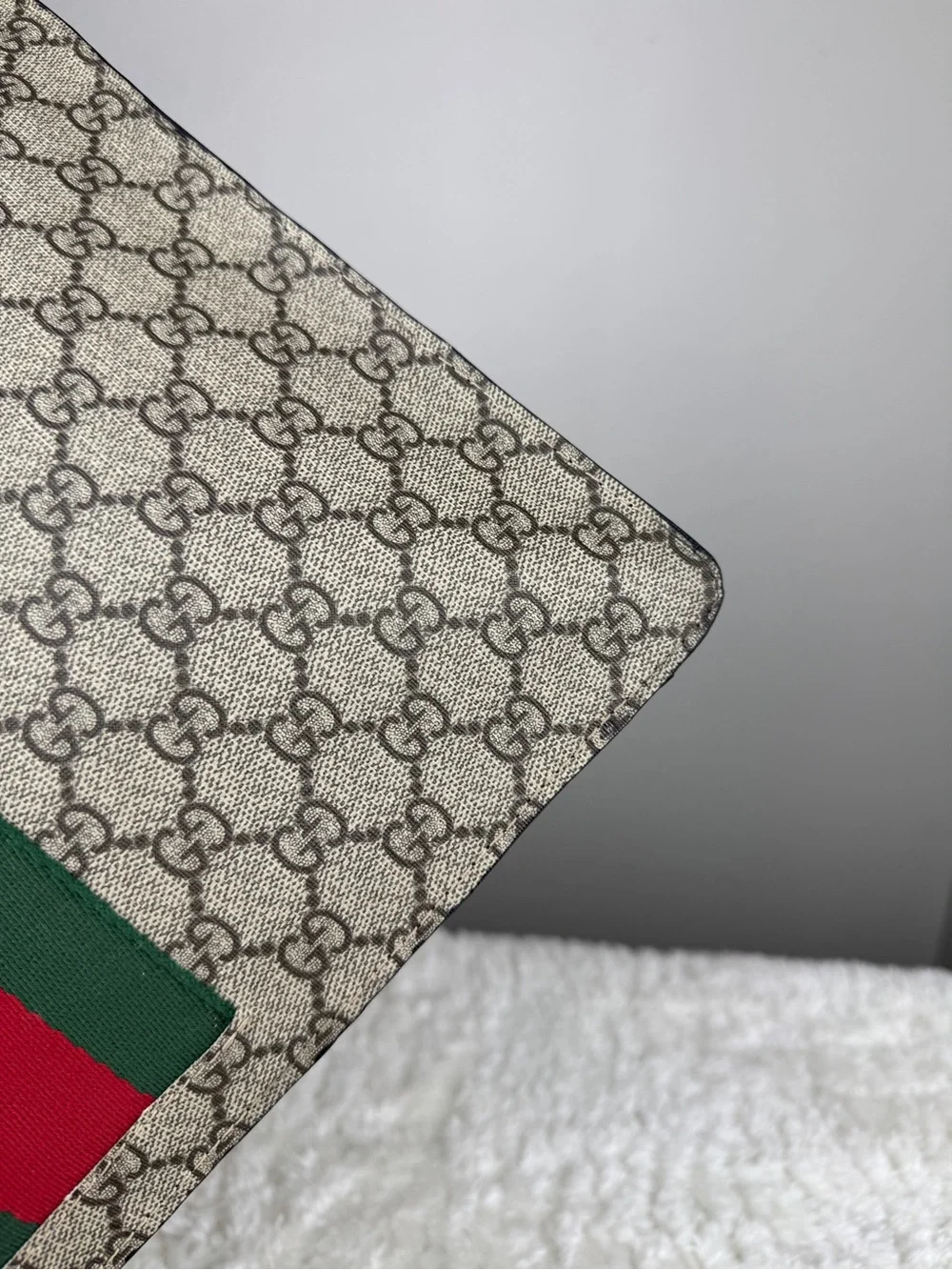 Gucci Wristlet clutch Beige GG Supreme Canvas Pouch with Red & Green Web